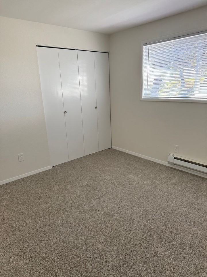 2425 State St - Photo 6 of 17