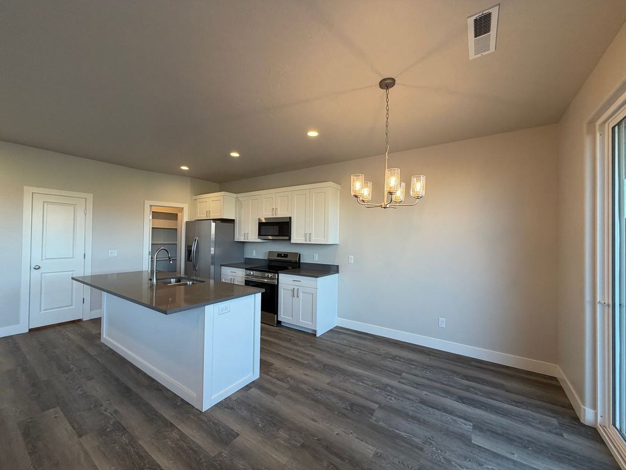 1010 S 4380 W - Photo 6 of 37