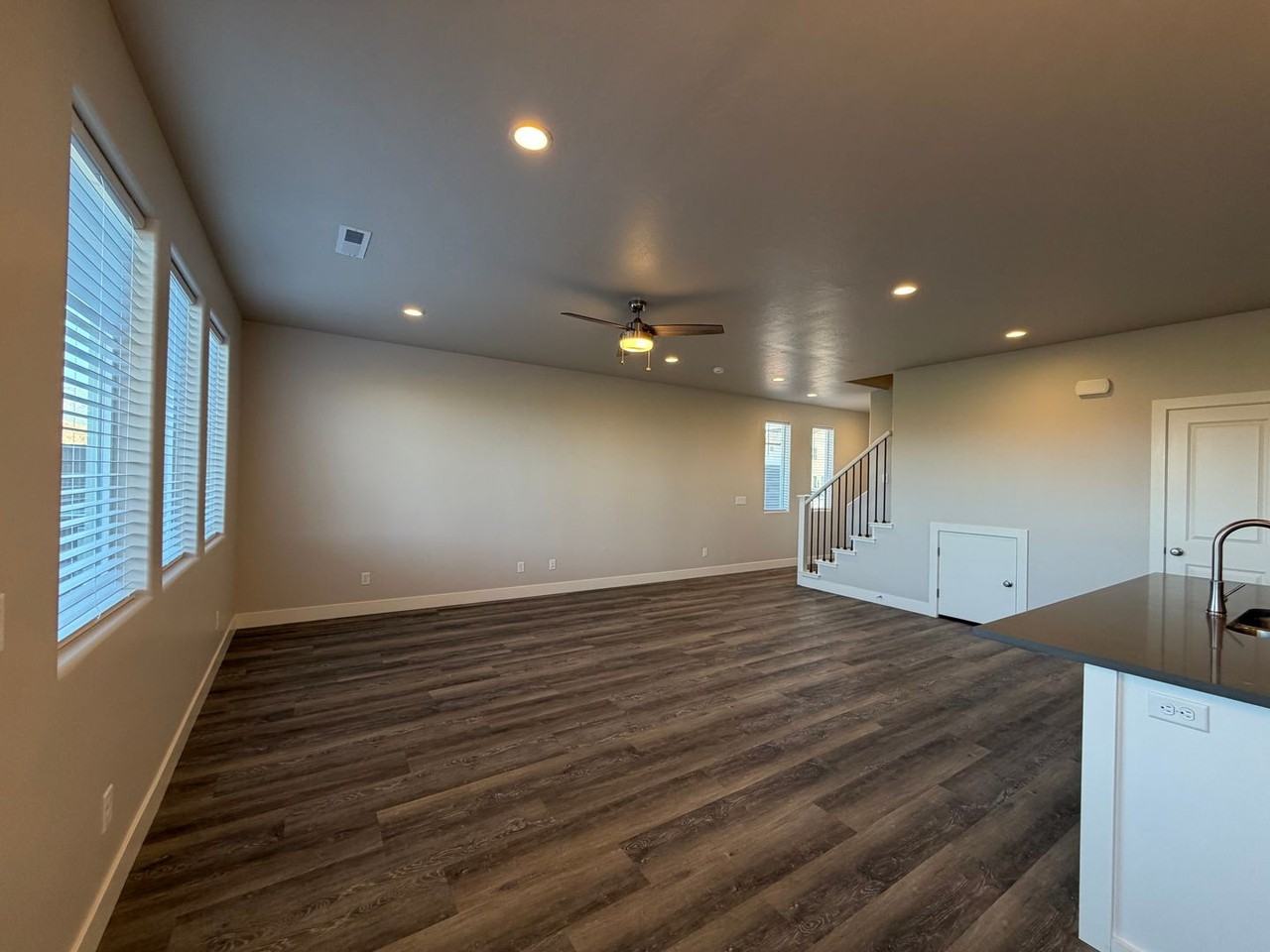 1010 S 4380 W - Photo 7 of 37