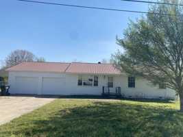 featured image of 915 Jonathan Dr