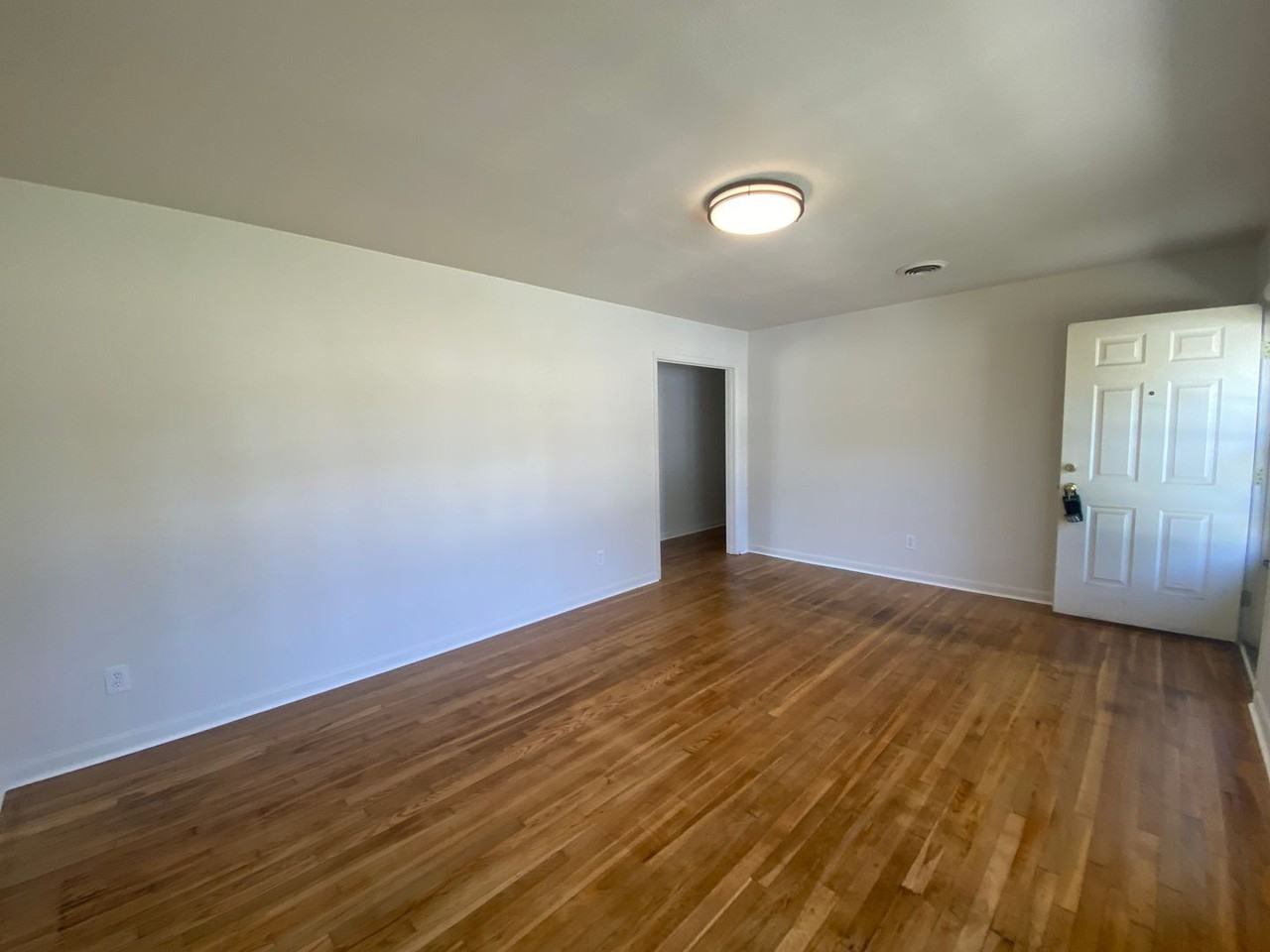 915 Jonathan Dr - Photo 2 of 12