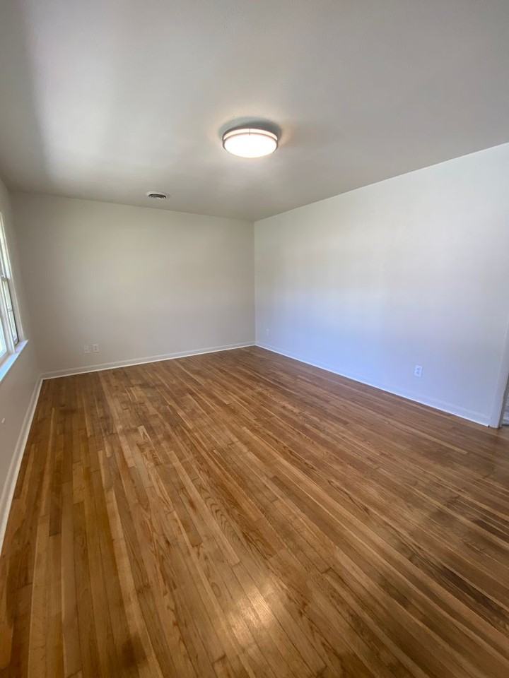 915 Jonathan Dr - Photo 3 of 12