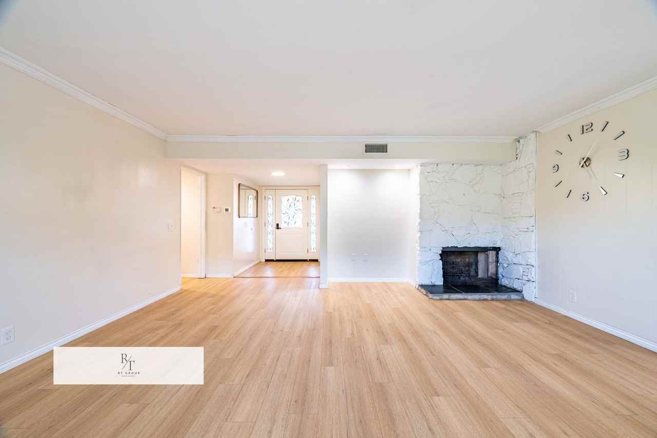 20359 Lake Erie Dr - Photo 3 of 15