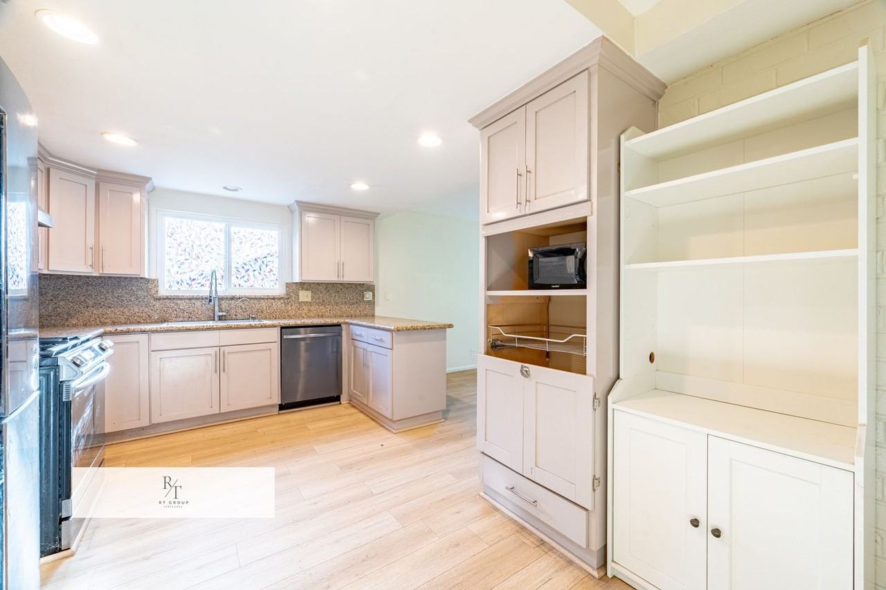 20359 Lake Erie Dr - Photo 6 of 15