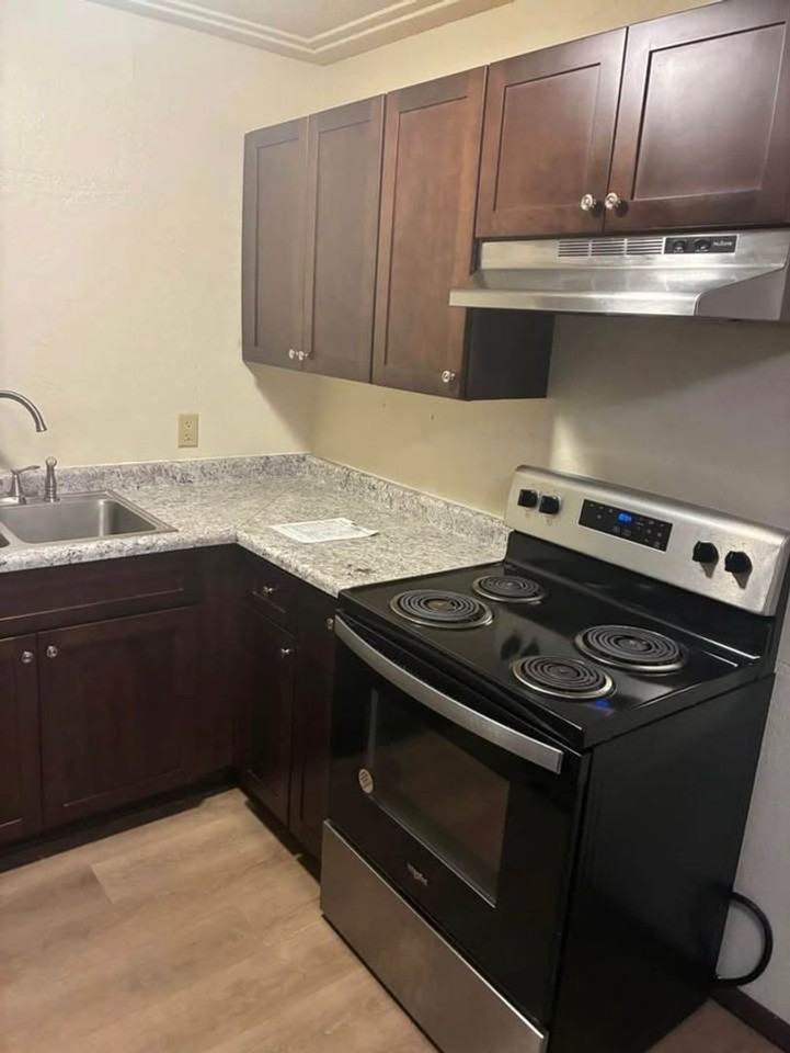 481 Sunset Dr - Photo 2 of 9