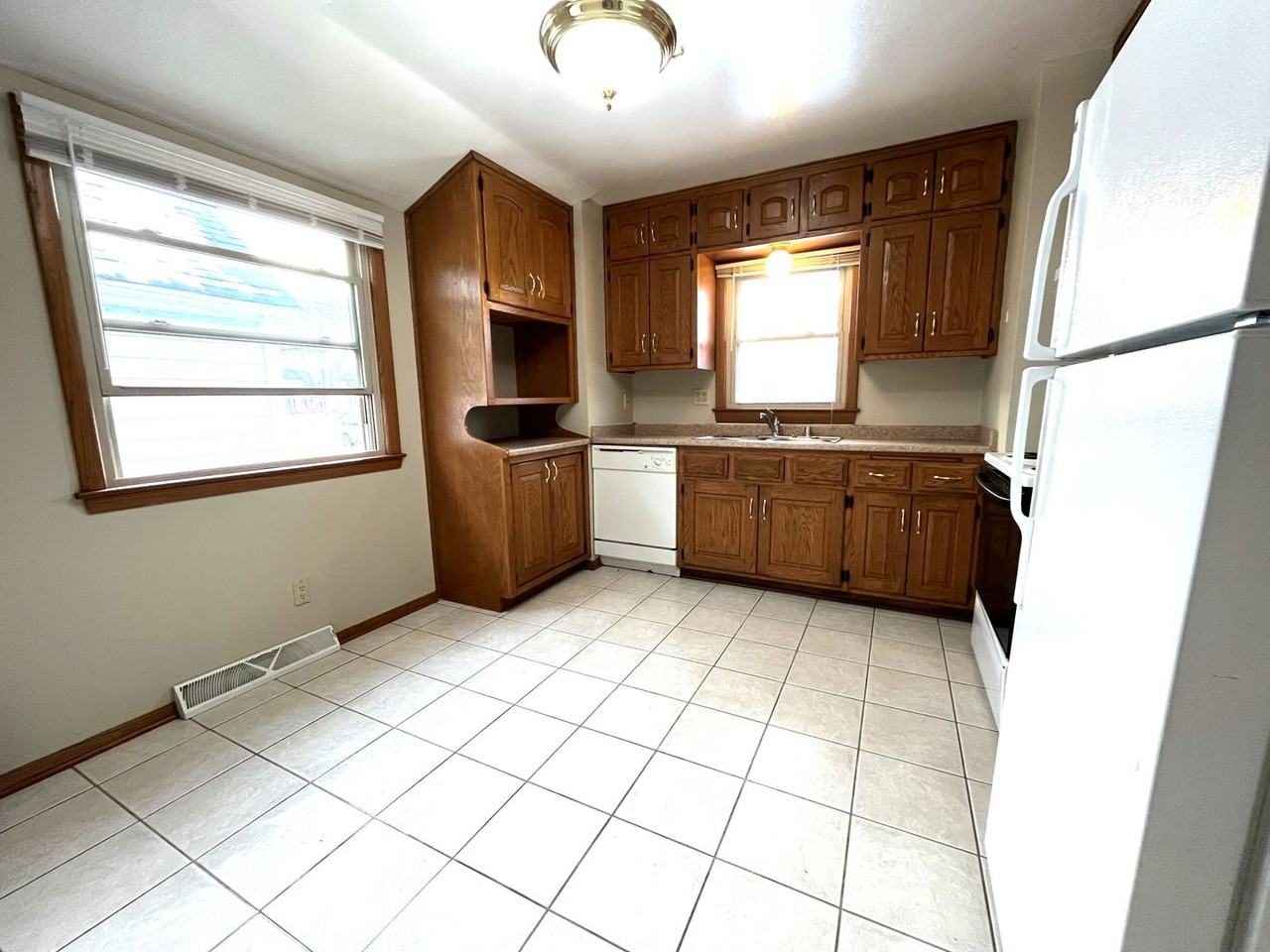 5672 N 97th St - Photo 2 of 14