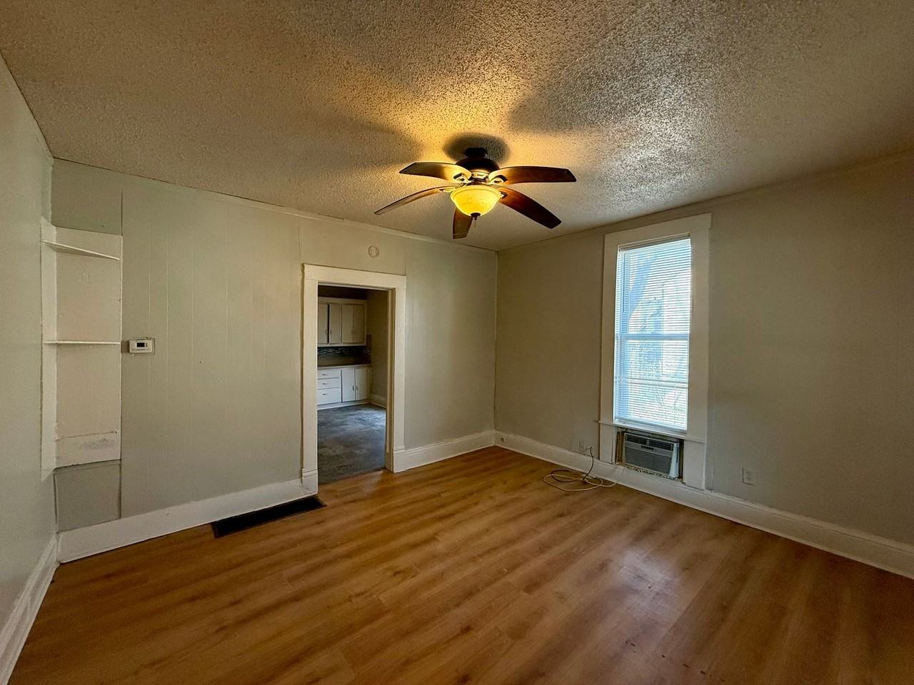 1445 S Hydraulic St - Photo 2 of 11