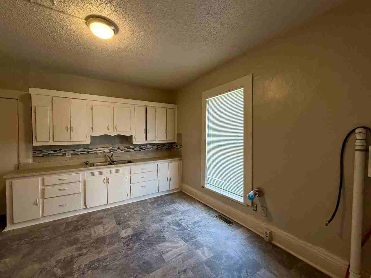 1445 S Hydraulic St - Photo 3 of 11