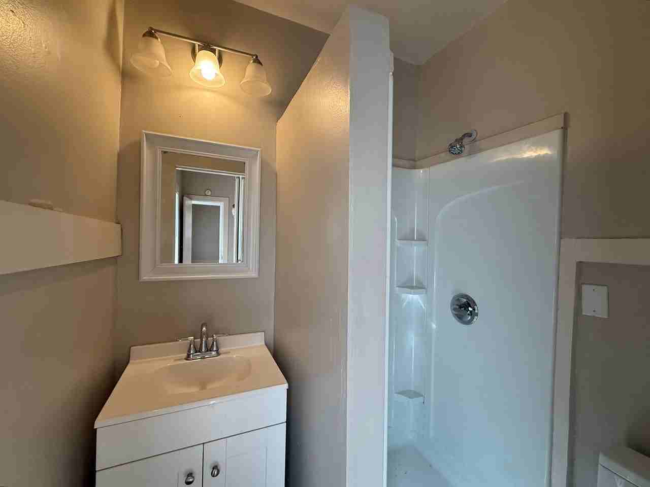 1445 S Hydraulic St - Photo 6 of 11