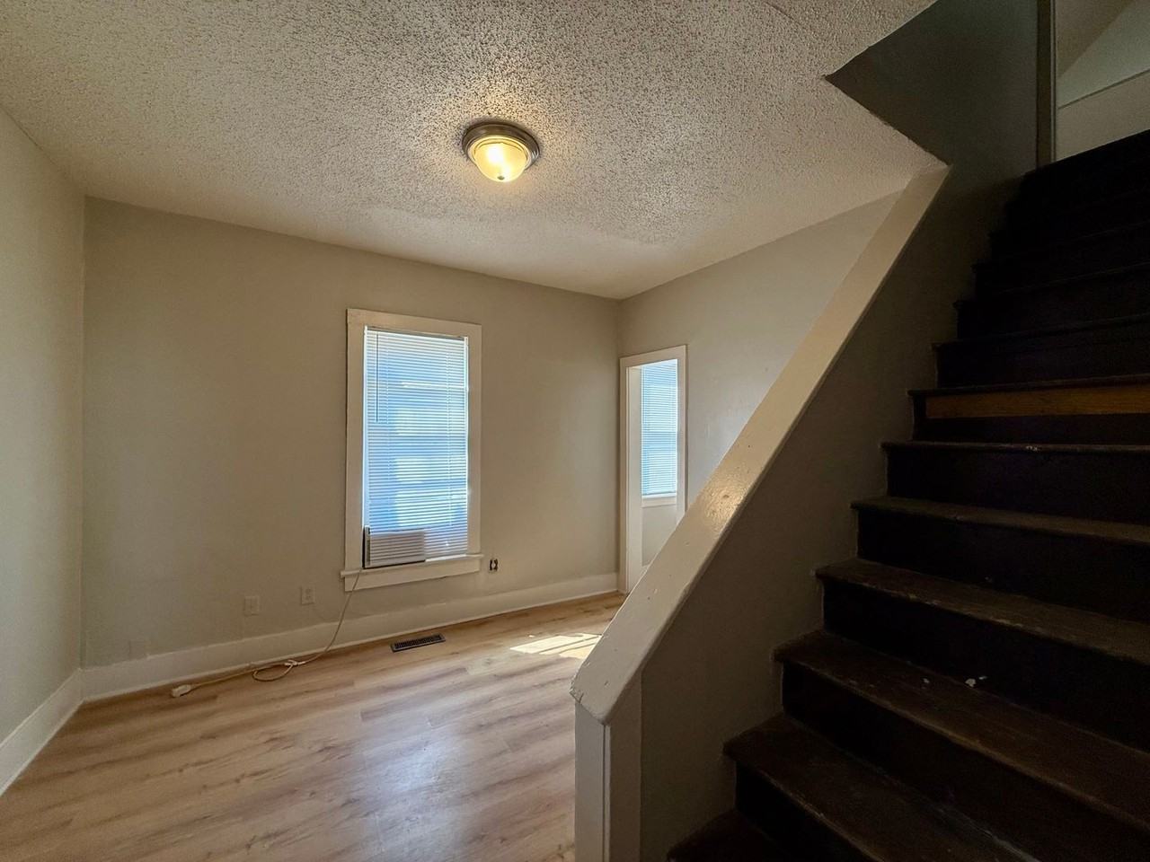 1445 S Hydraulic St - Photo 7 of 11