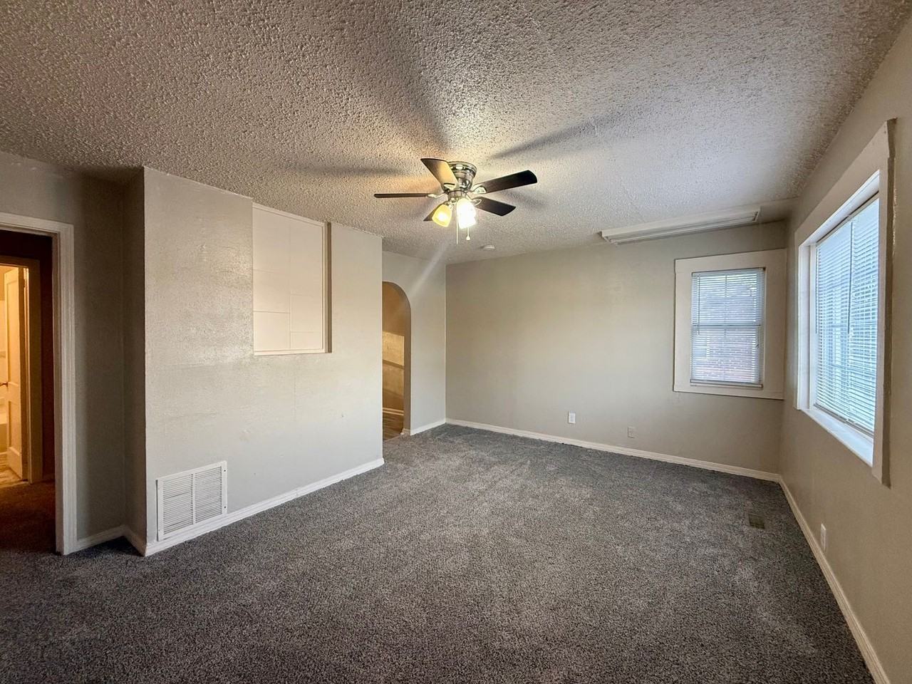 713 S Oliver Ave - Photo 2 of 15