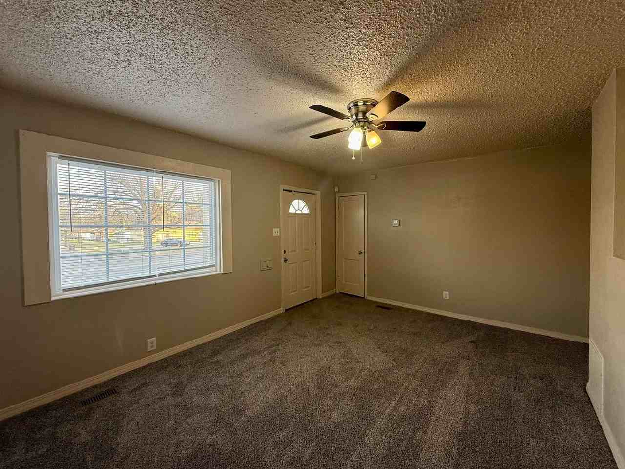 713 S Oliver Ave - Photo 3 of 15