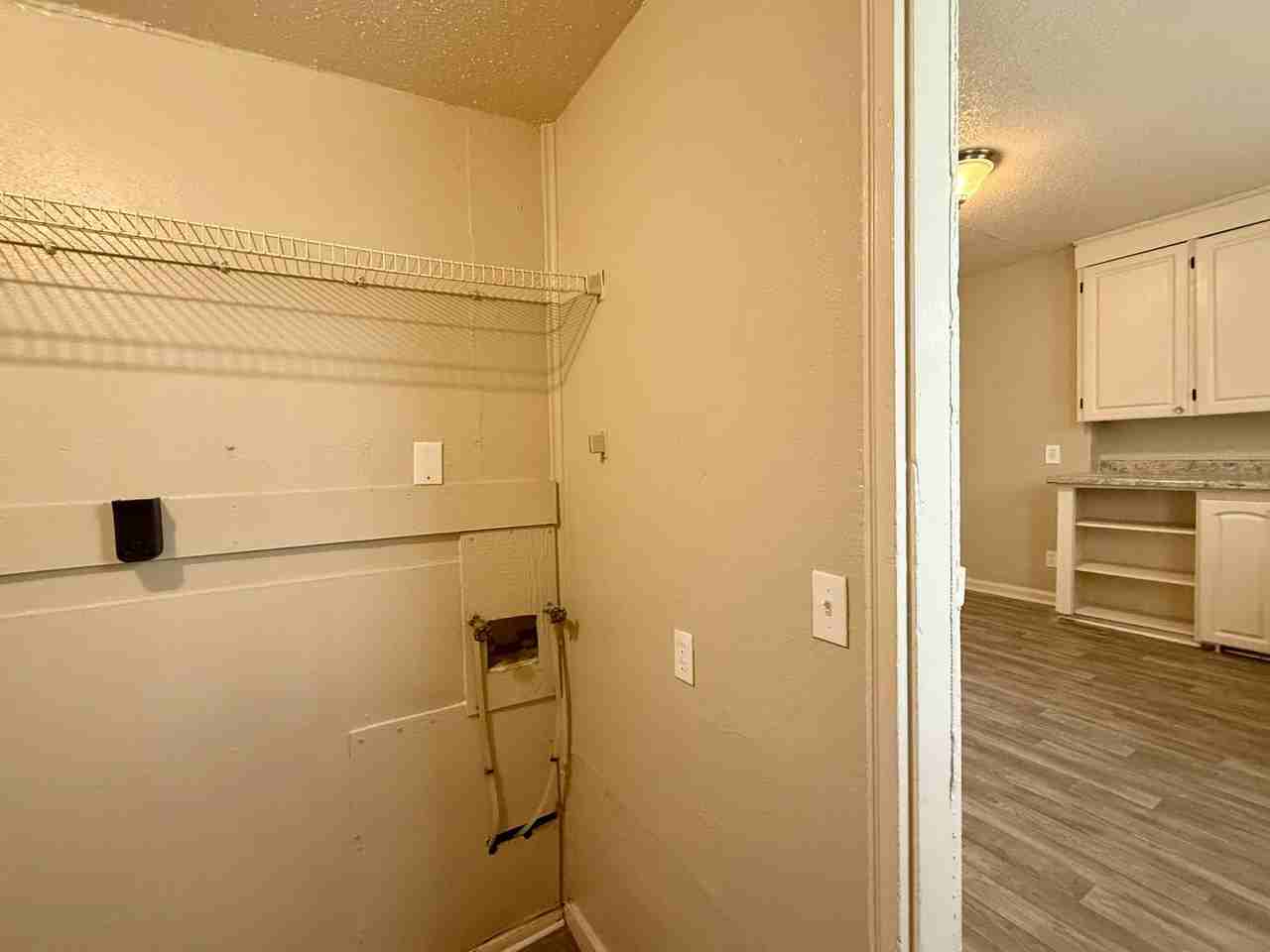 713 S Oliver Ave - Photo 7 of 15