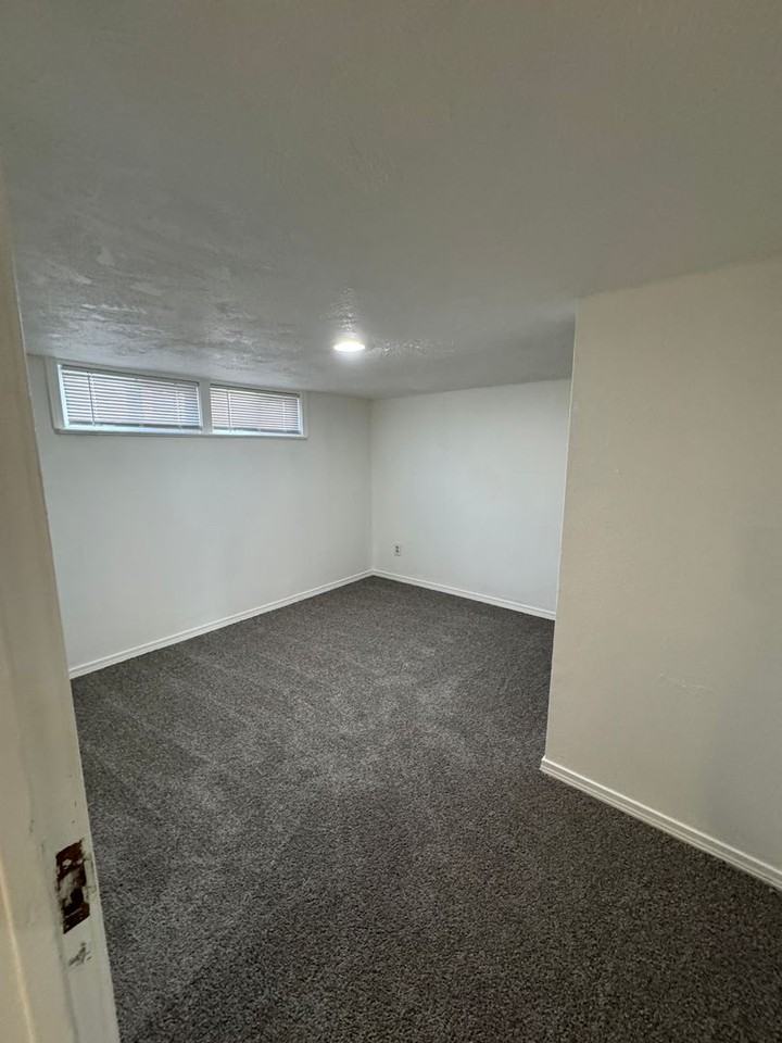 1055 1/2 Lake Ave - Photo 6 of 13