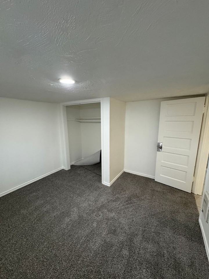 1055 1/2 Lake Ave - Photo 7 of 13