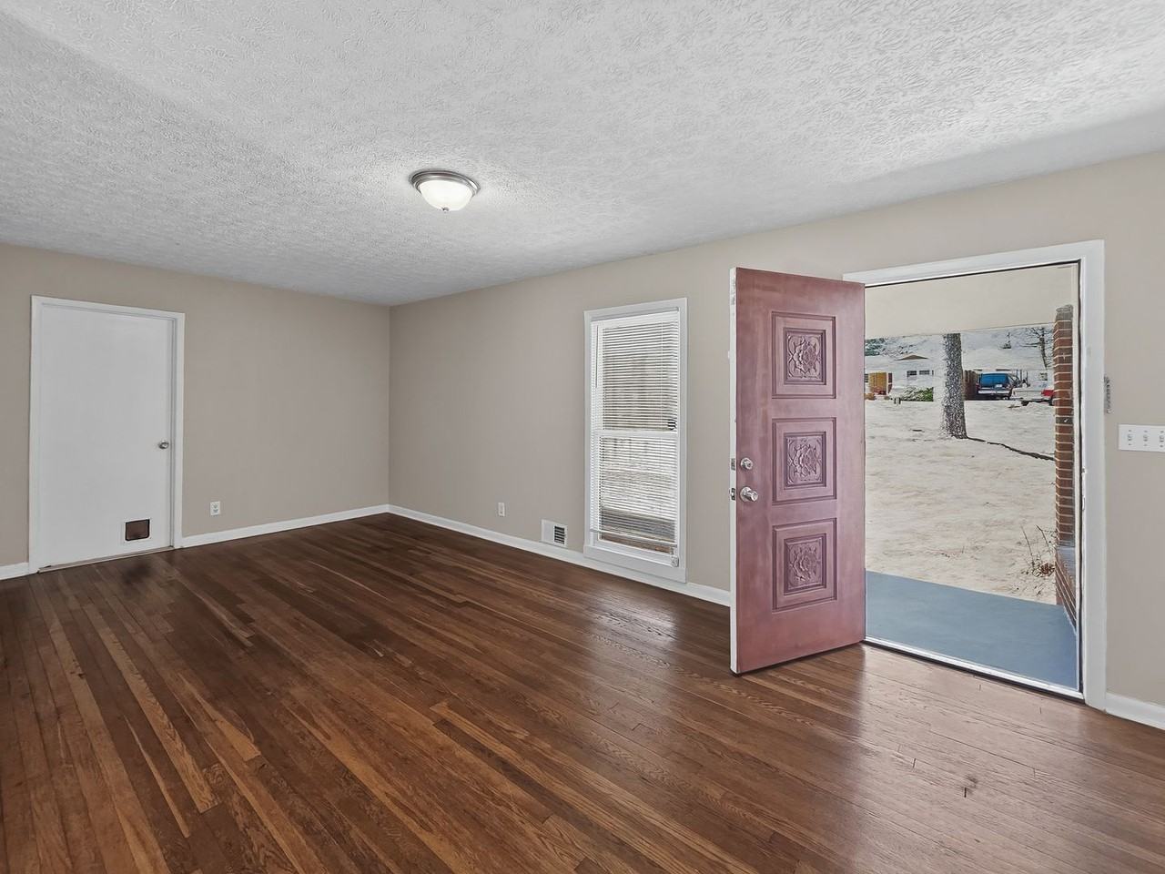 228 Stoneybrook Dr - Photo 4 of 27