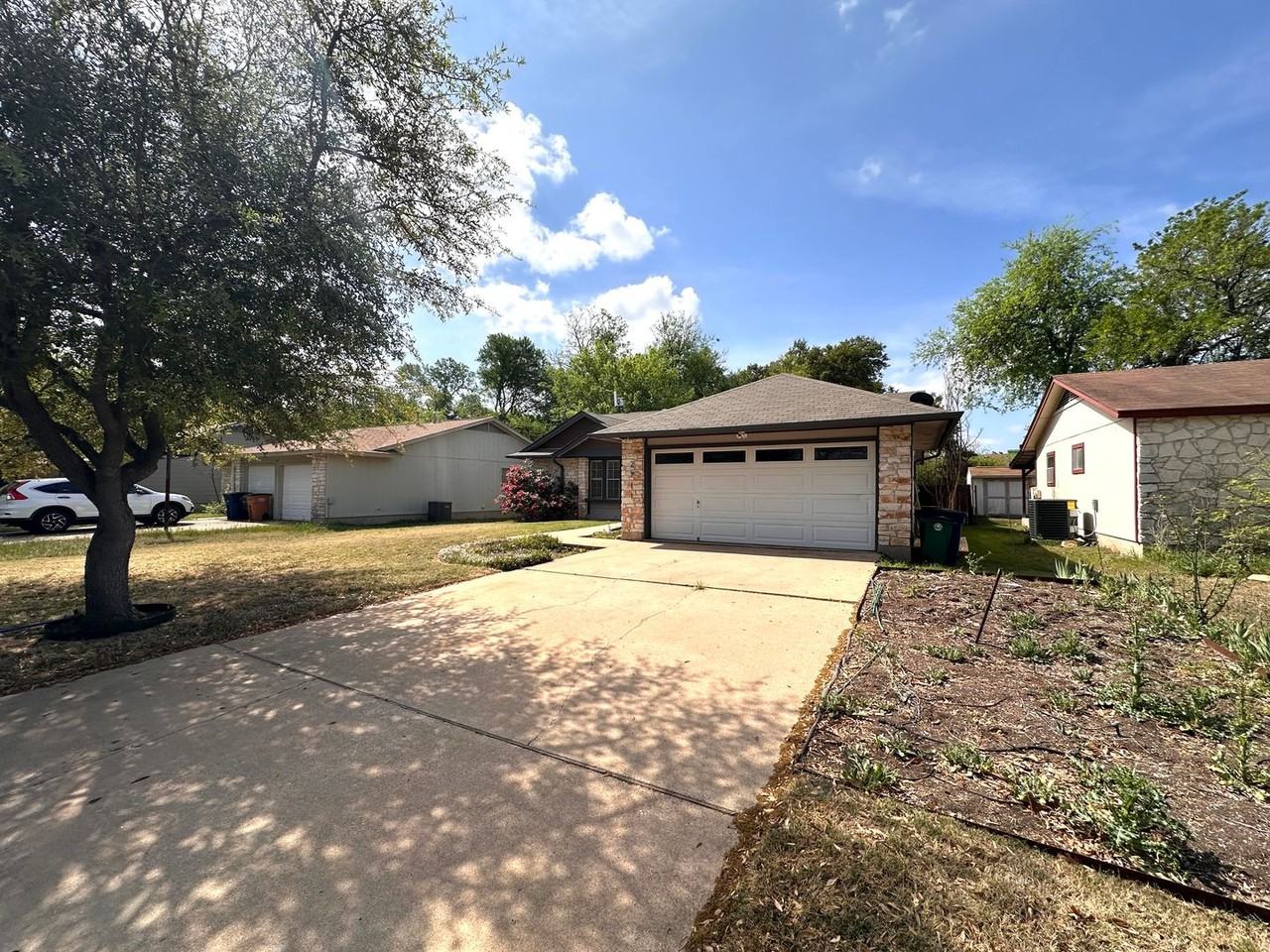 2711 Wilcrest Dr - Photo 2 of 24