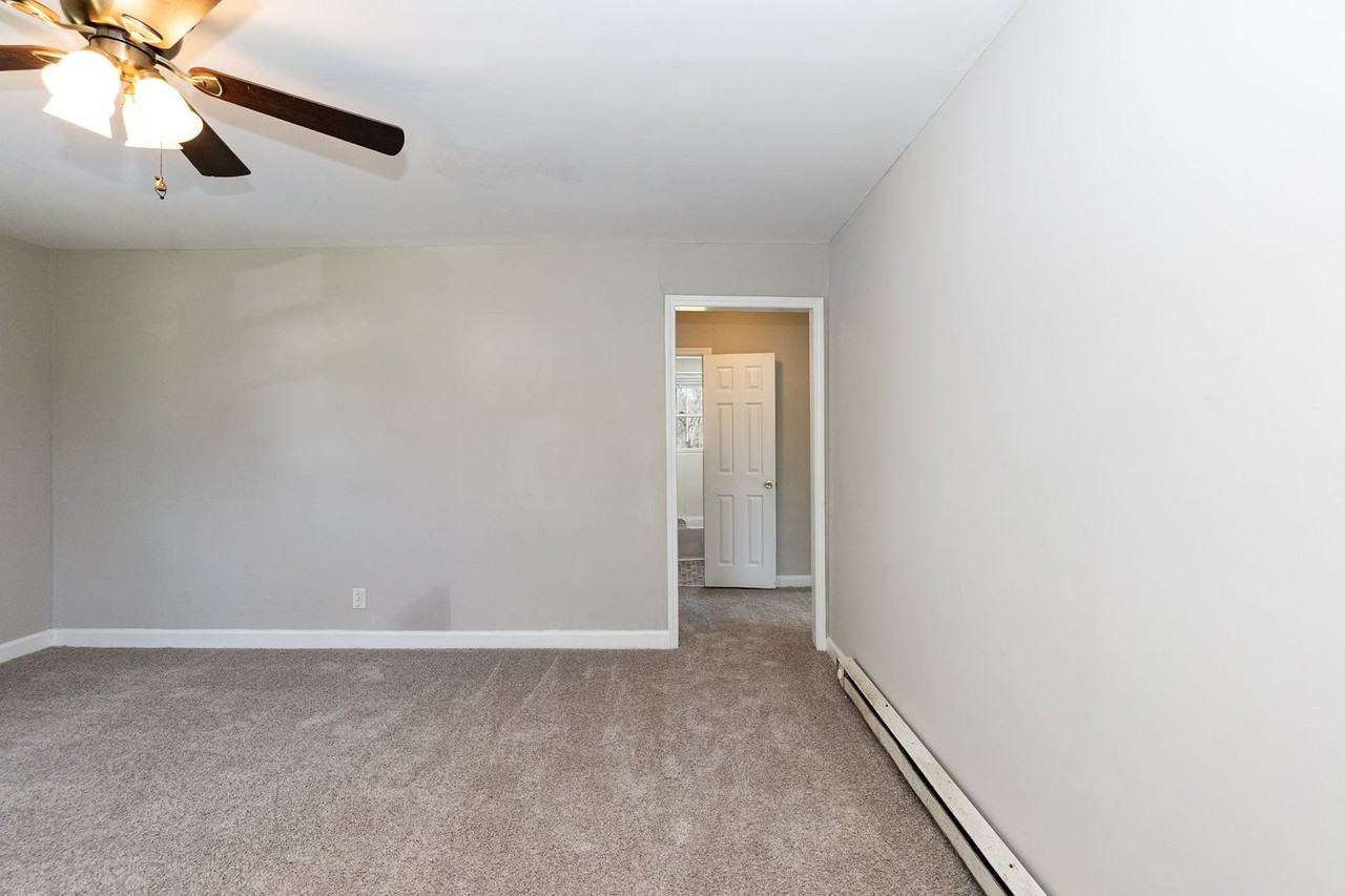 650 Montgomery St - Photo 5 of 18