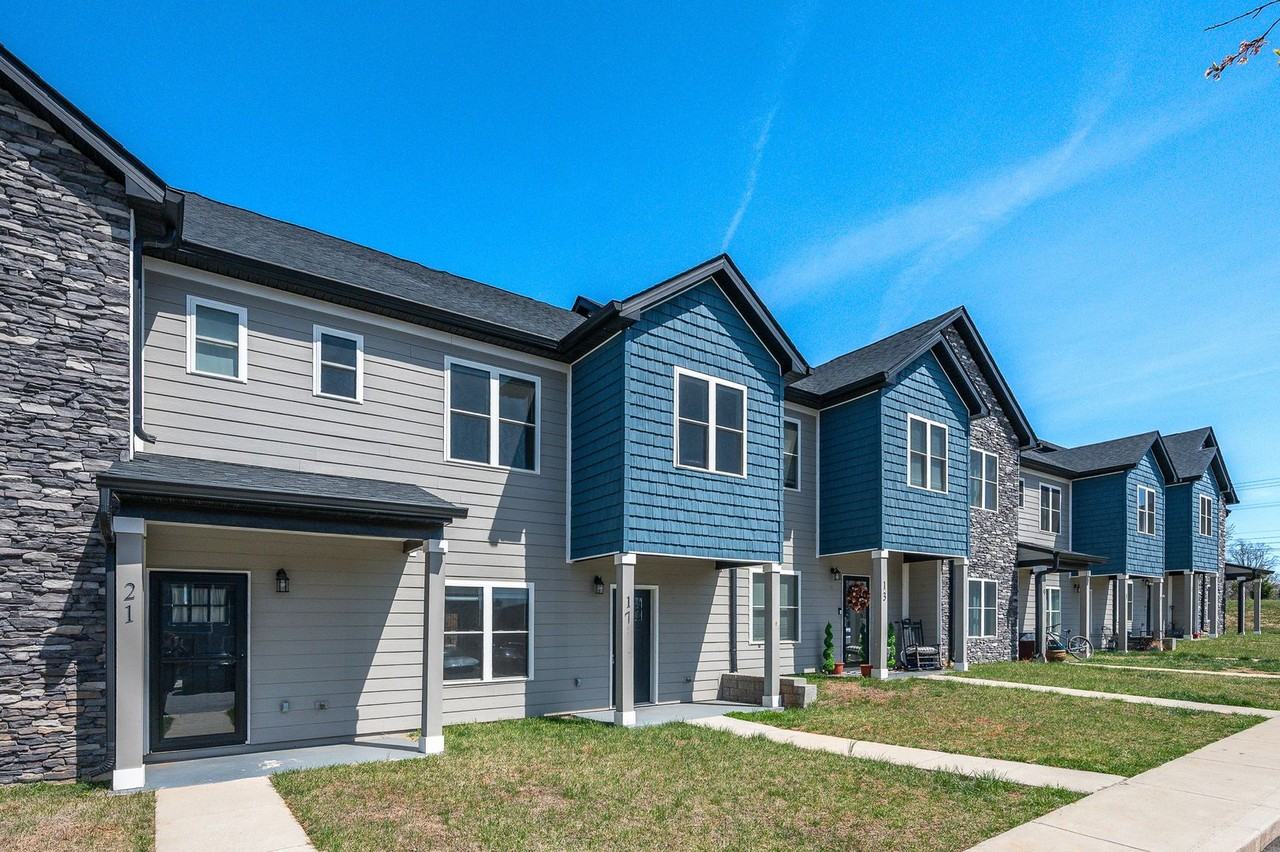 17 Emanuel Ct - Photo 2 of 30