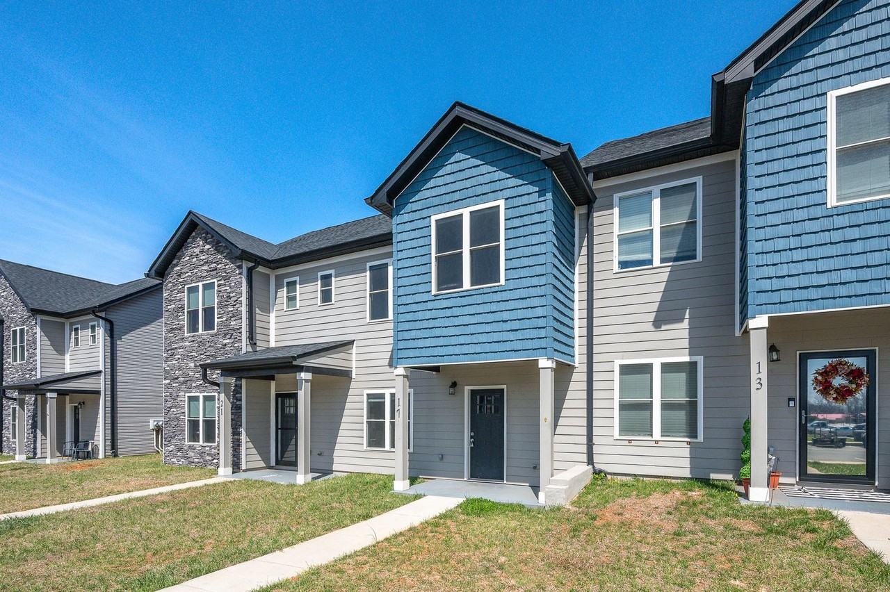 17 Emanuel Ct - Photo 3 of 30