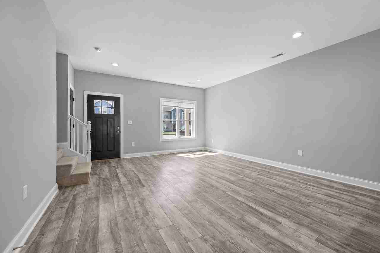 17 Emanuel Ct - Photo 5 of 30