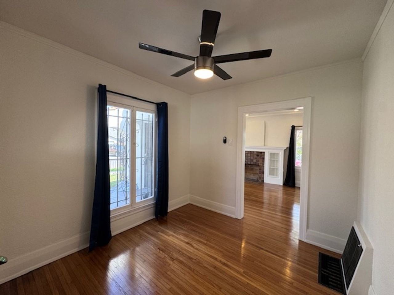 1724 E 11th St - Photo 3 of 18