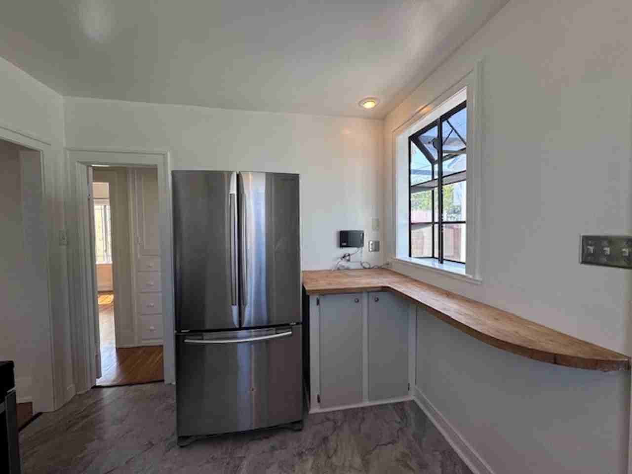 1724 E 11th St - Photo 5 of 18