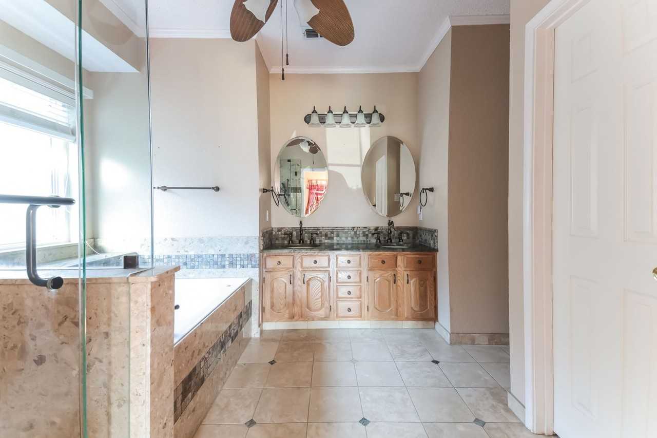 6111 Arlington Dr - Photo 4 of 23