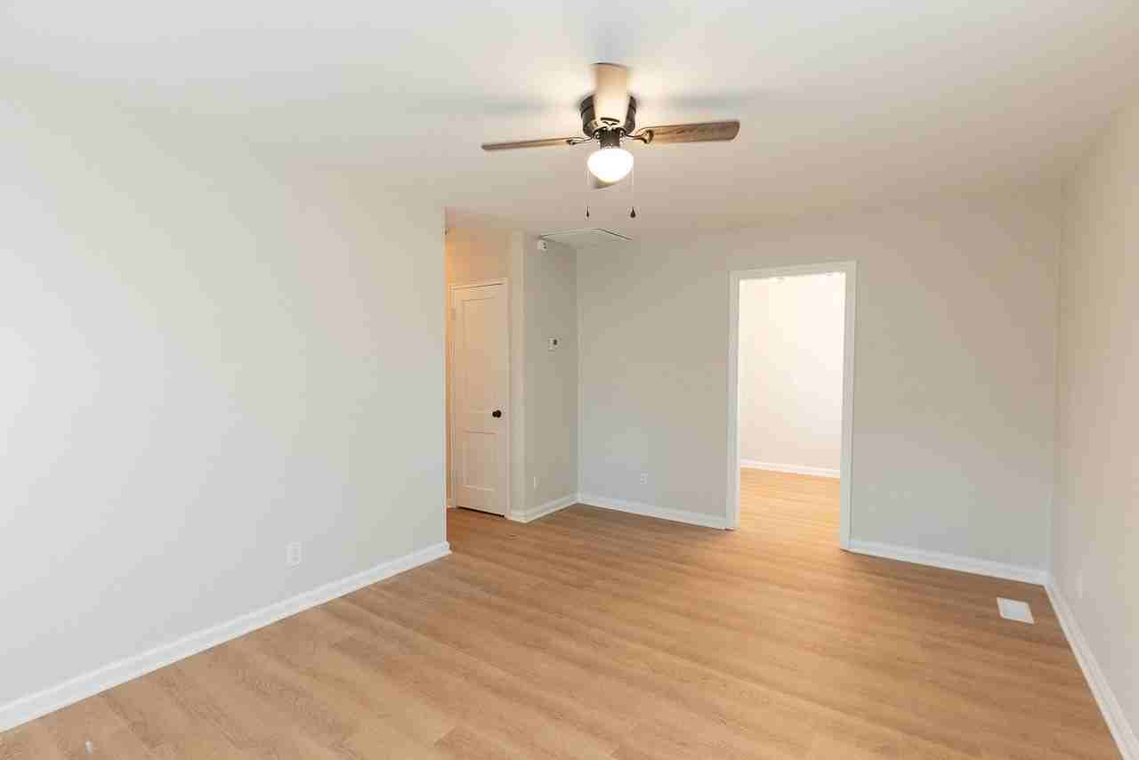 1305 Andover Ave - Photo 6 of 29