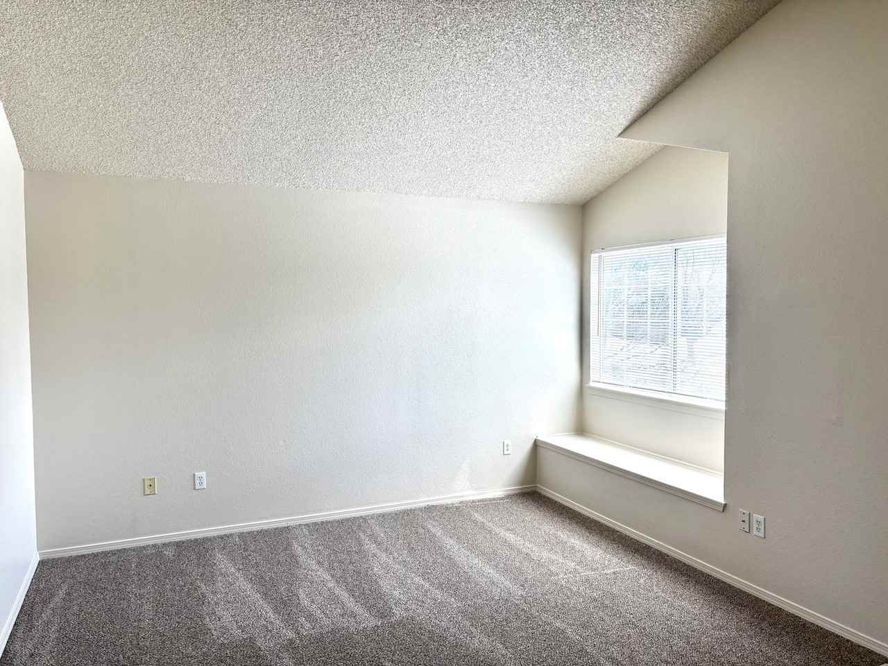 303 Saddlewood Cir - Photo 5 of 25