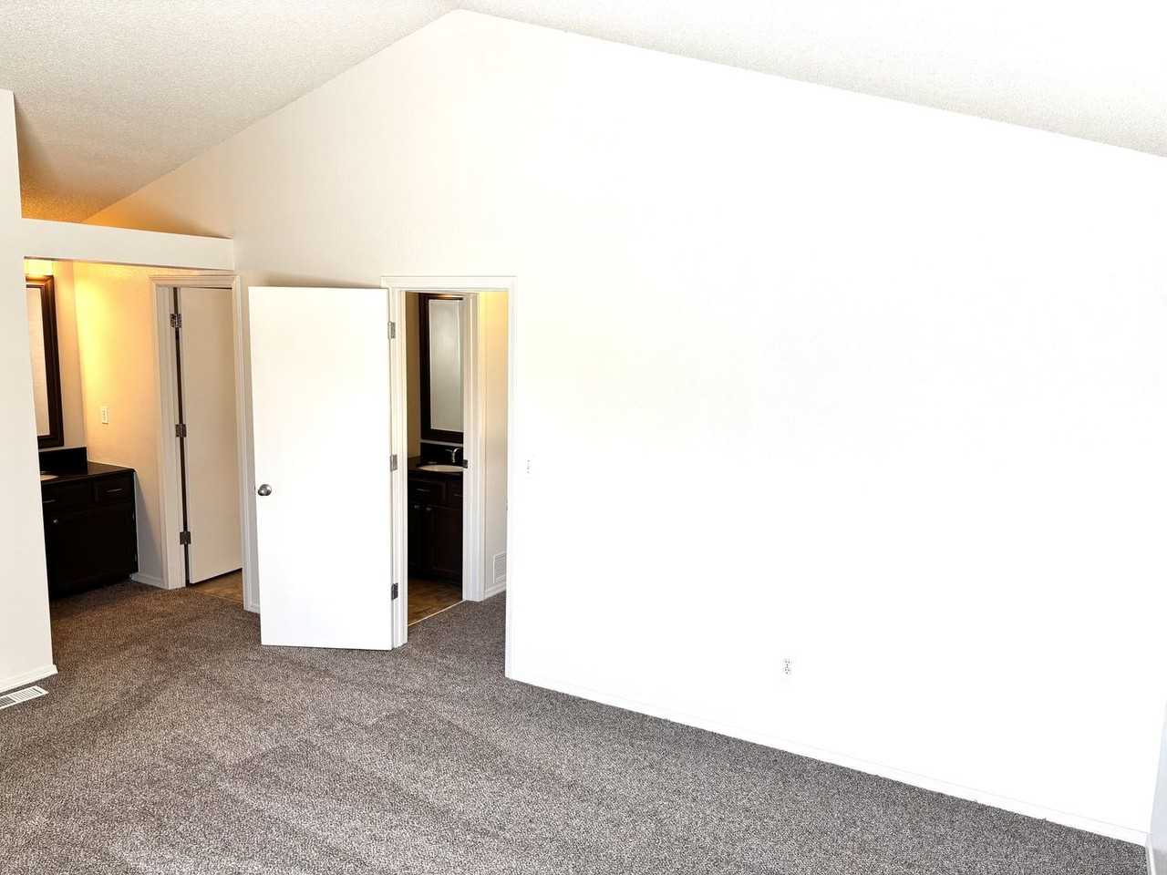 303 Saddlewood Cir - Photo 6 of 25