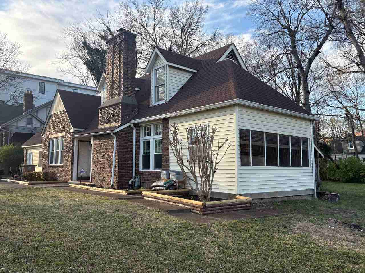 1010 Gale Ln - Photo 3 of 50