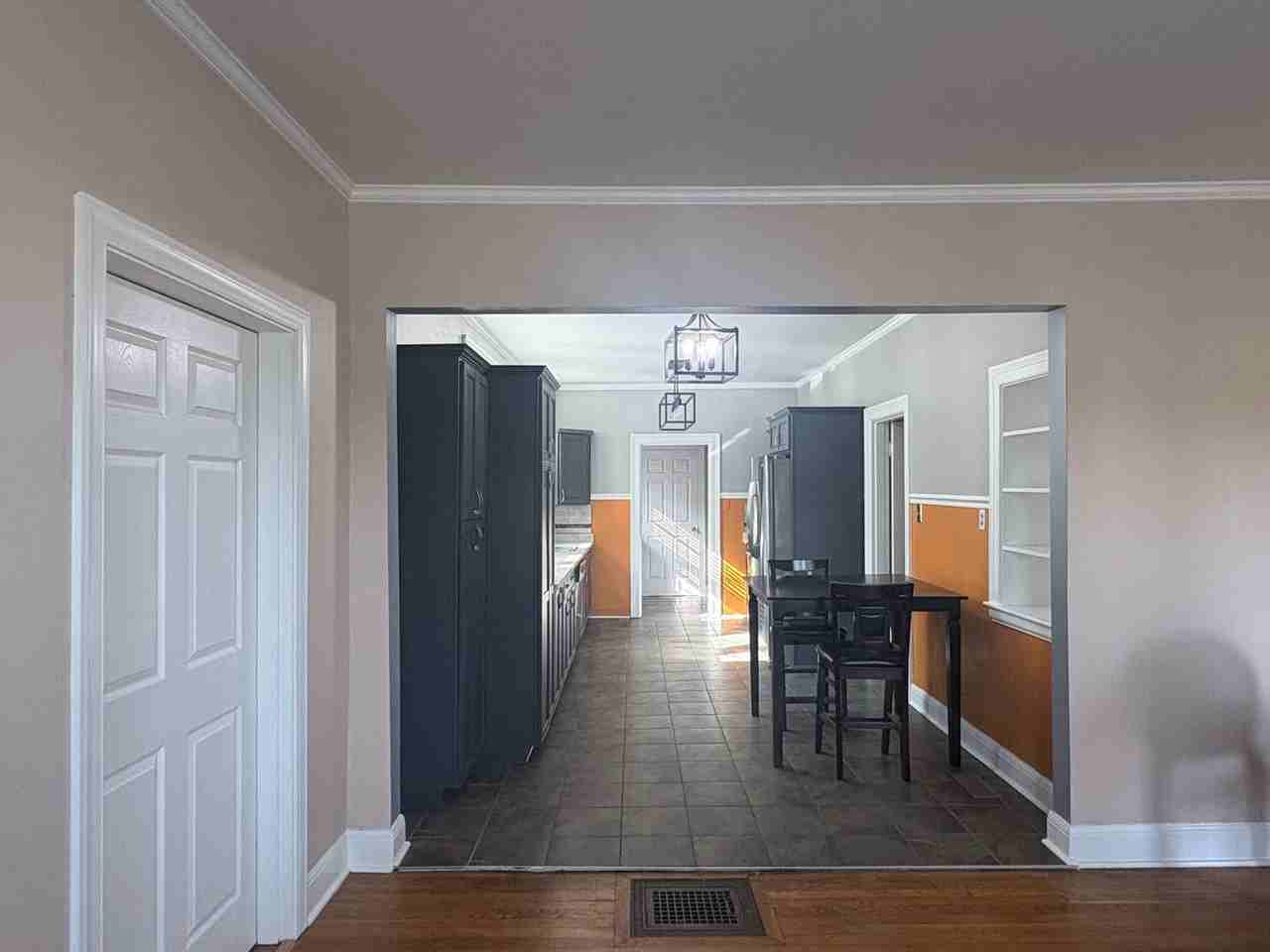 1010 Gale Ln - Photo 5 of 50