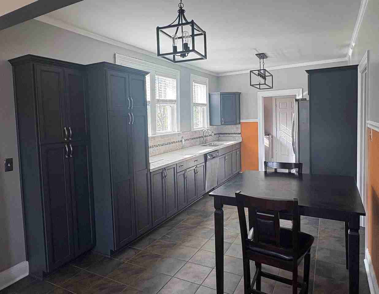 1010 Gale Ln - Photo 6 of 50