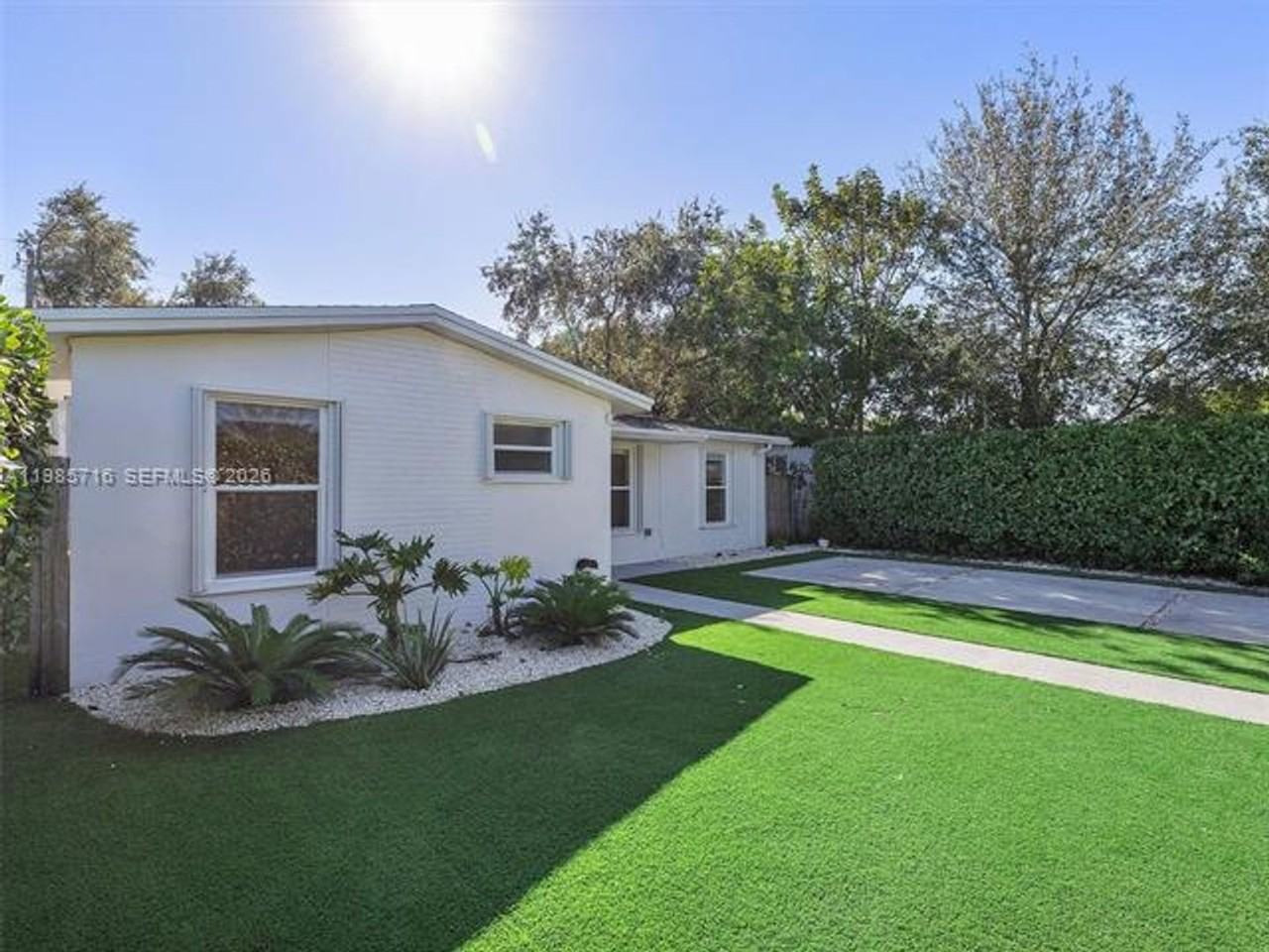 340 Nw 45th St - Photo 2 of 25