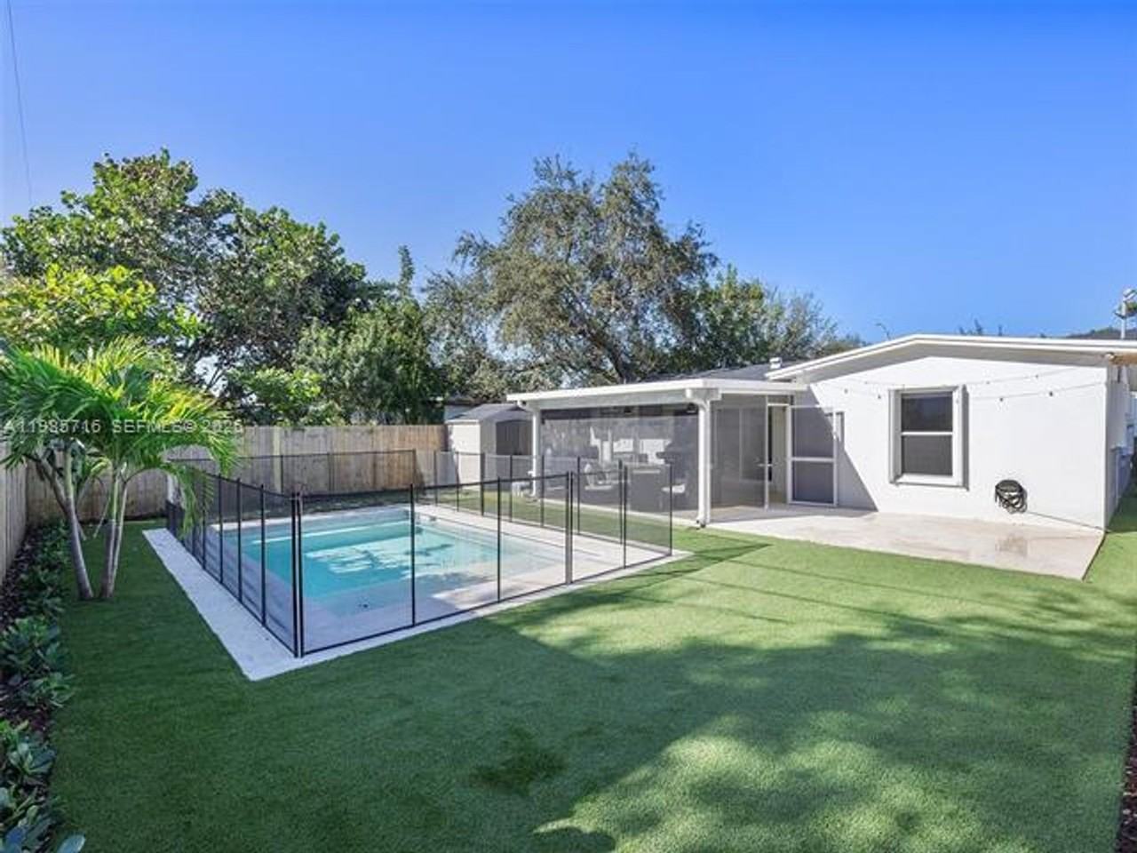 340 Nw 45th St - Photo 5 of 25