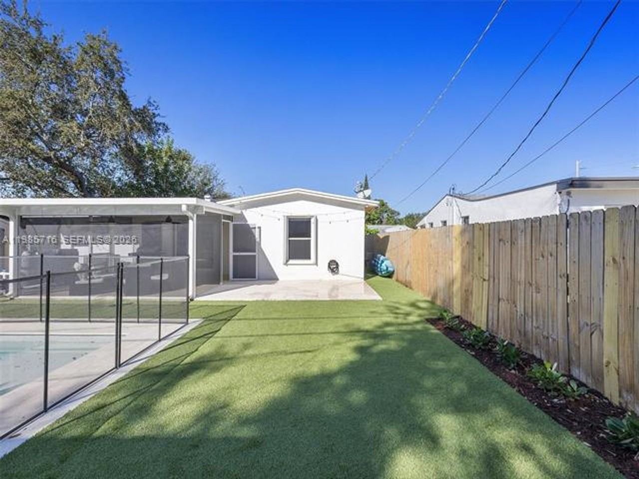 340 Nw 45th St - Photo 7 of 25