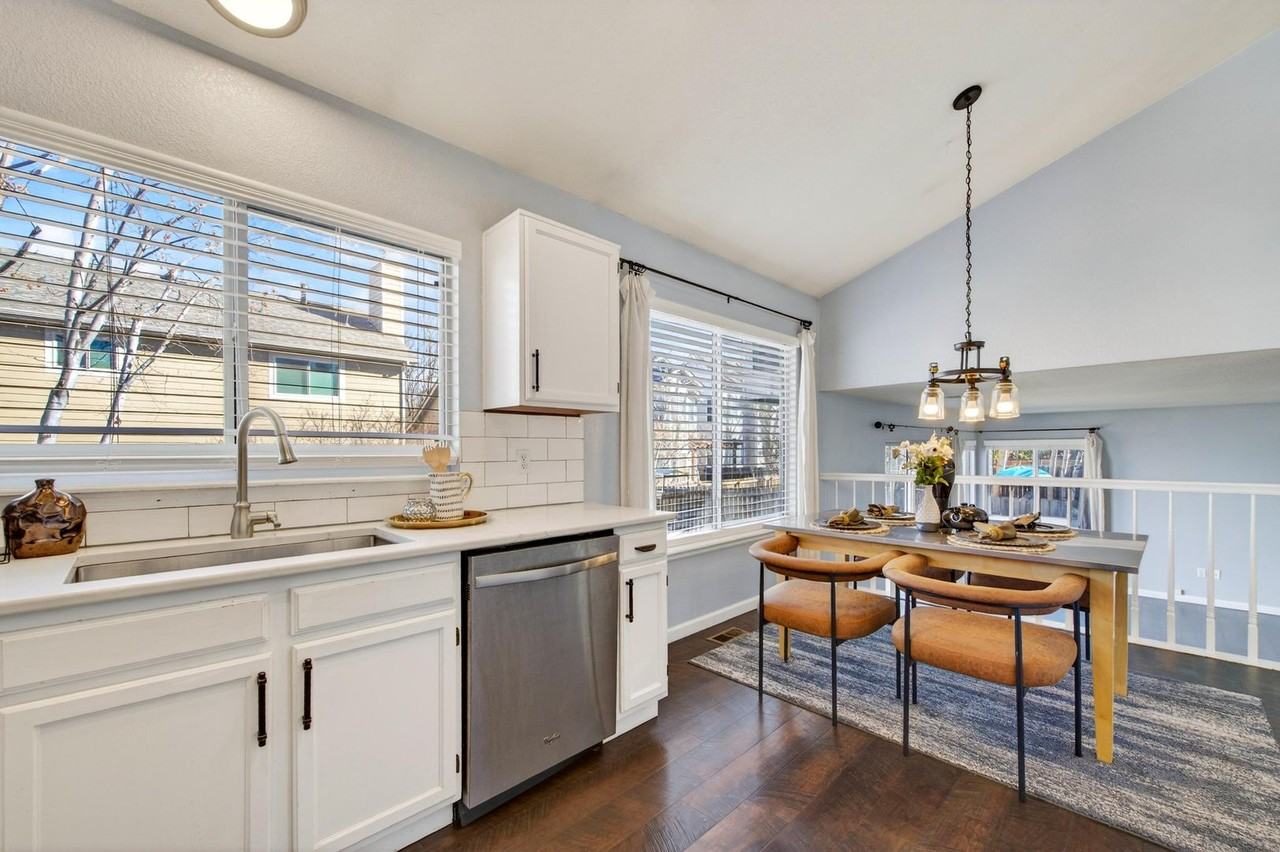 19113 E Molly Ave - Photo 4 of 31