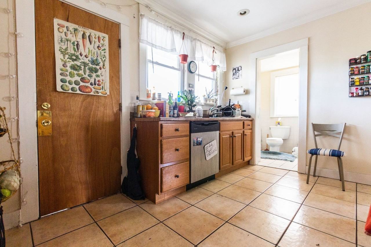 24 Claymoss Rd - Photo 6 of 13