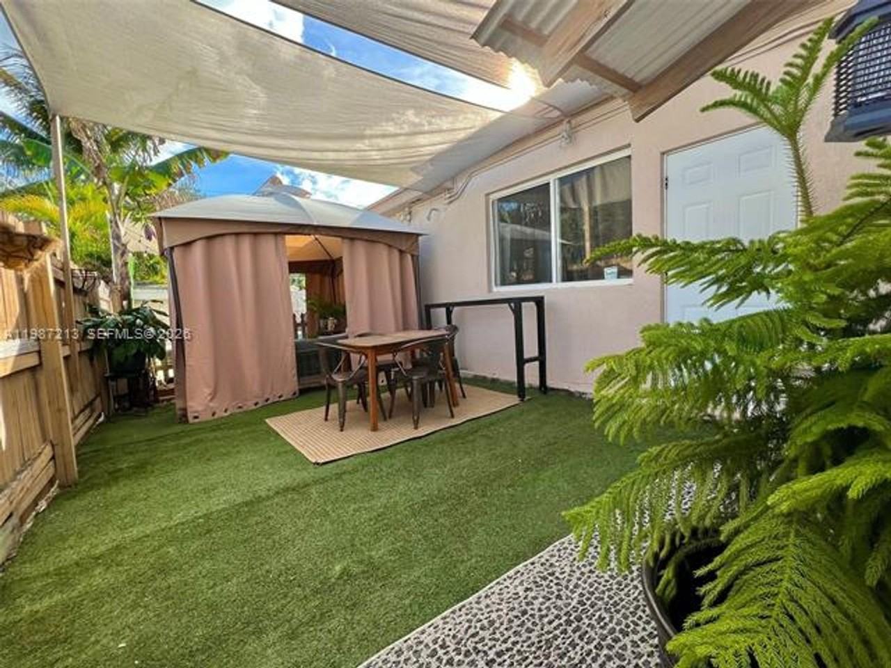 2040 Ne 183rd St - Photo 5 of 34