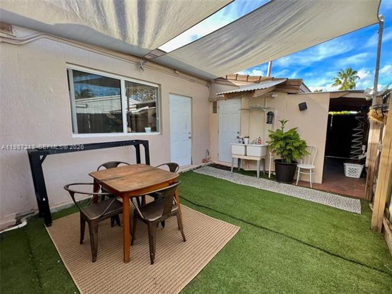 2040 Ne 183rd St - Photo 7 of 34