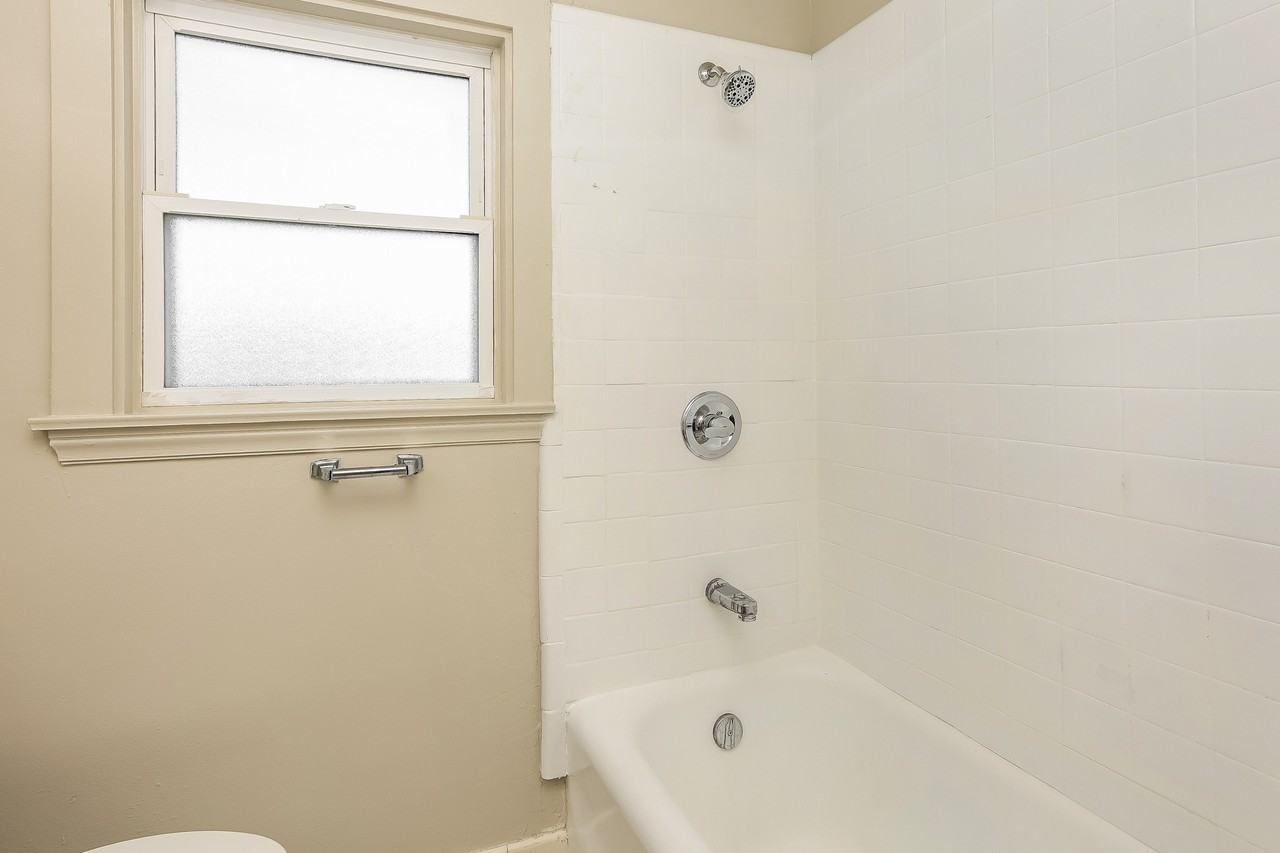 708 Calmar Ave #708 - Photo 7 of 17