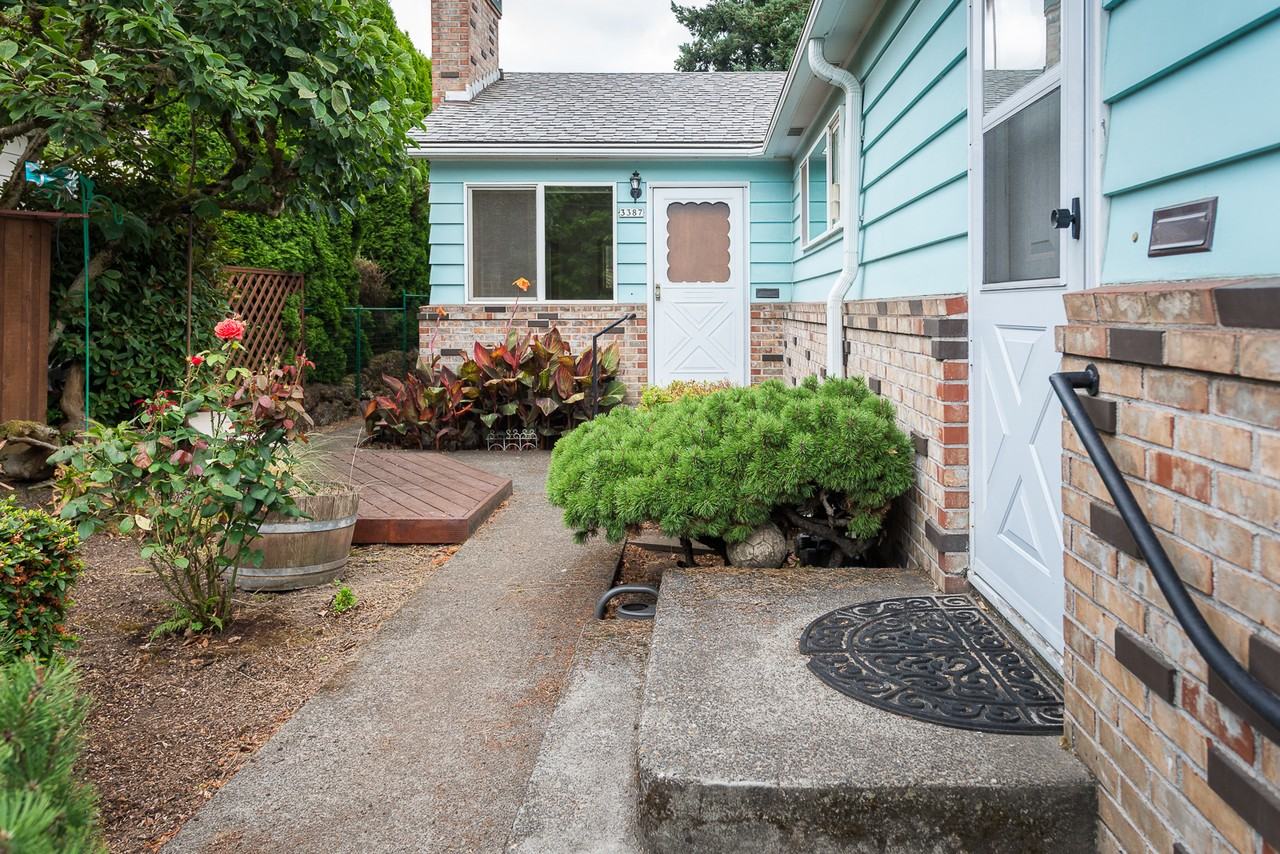 3387 Se 10th Ave #1 - Photo 3 of 34