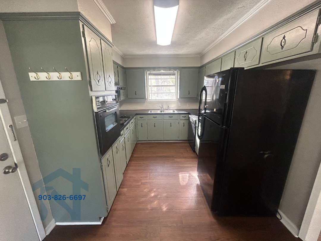 1025 Crestview Dr S #1 - Photo 3 of 21