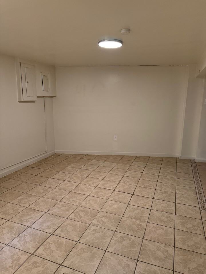 1936 Walnut Street - 3Apt. 2 #3 - Photo 4 of 10