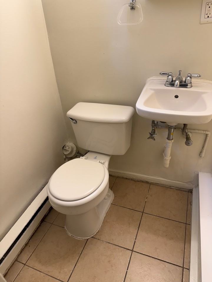 1936 Walnut Street - 3Apt. 2 #3 - Photo 7 of 10