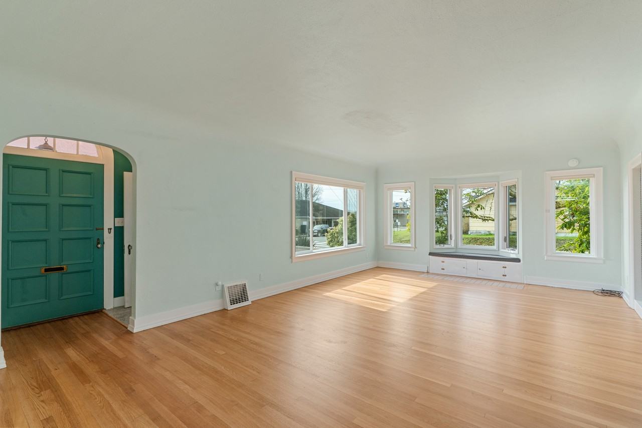 404 E Pioneer Ave #1 - Photo 3 of 29