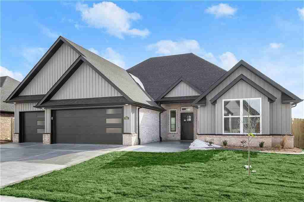 701 Bronco St - Photo 2 of 35