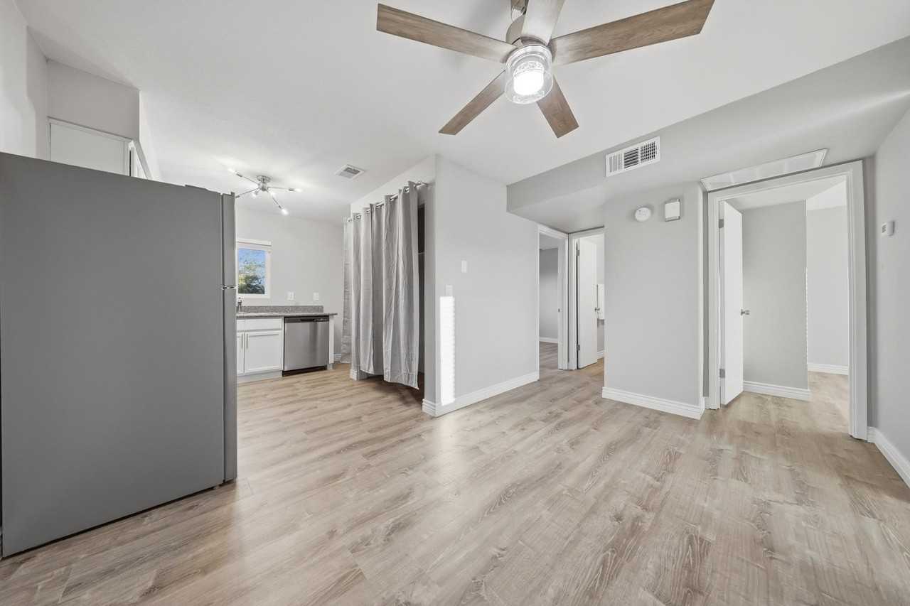 127 S Outpost Rd Apt 4 #4 - Photo 6 of 13