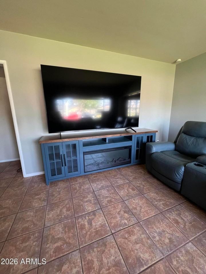 4121 E Edgemont Ave - Photo 6 of 47